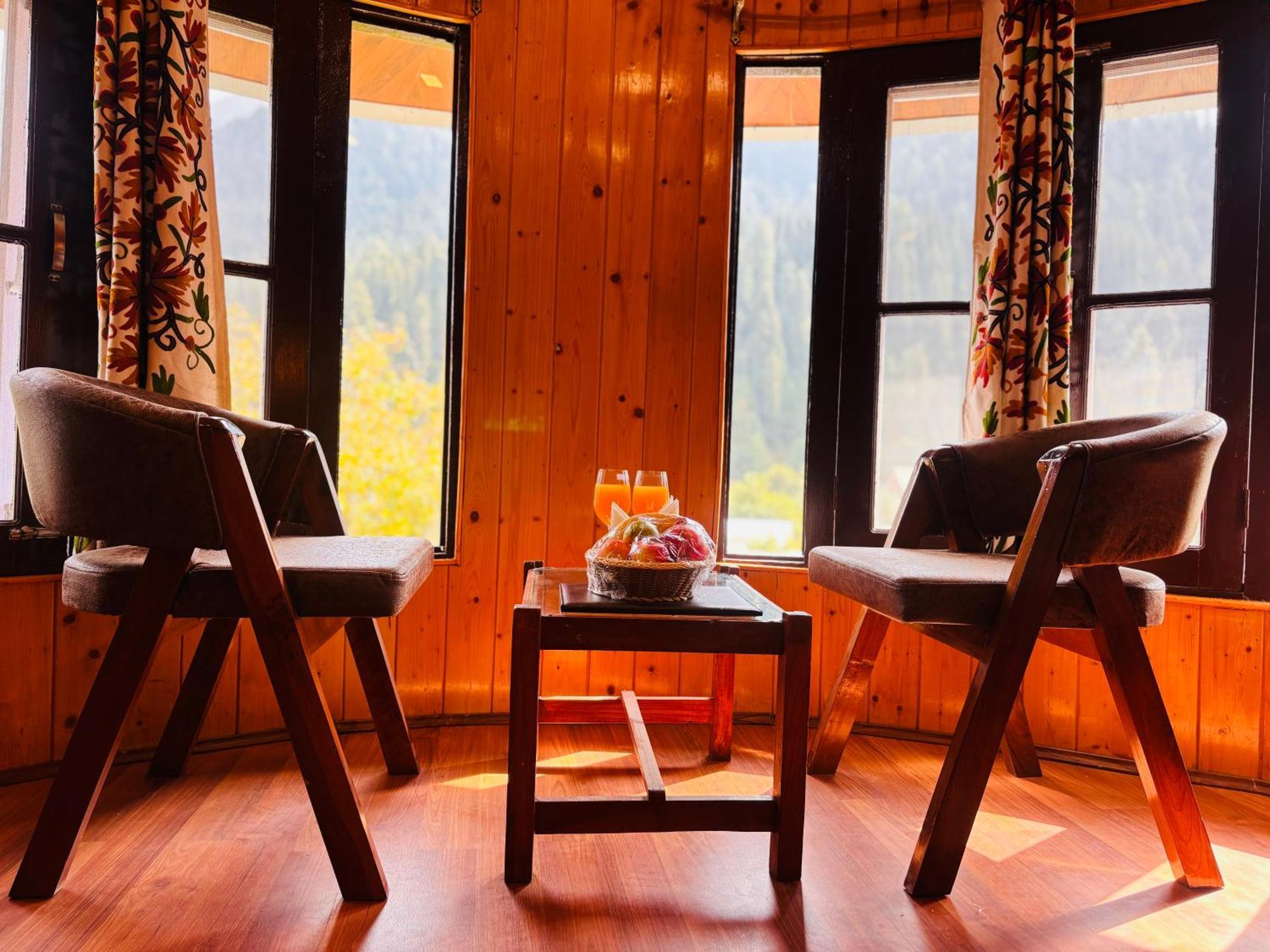Bombay Palace Hotel Pahalgam Exterior photo