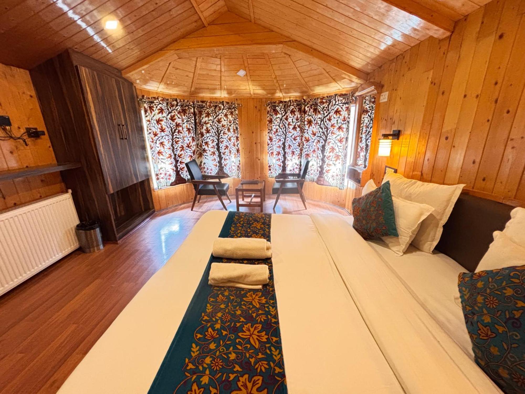 Bombay Palace Hotel Pahalgam Exterior photo