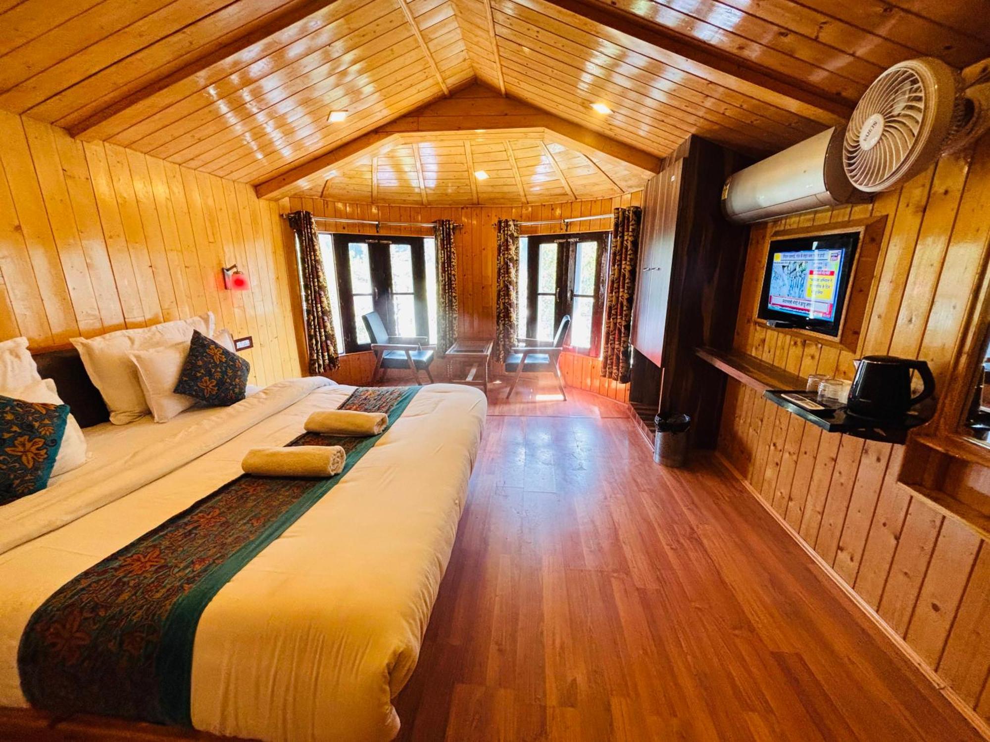 Bombay Palace Hotel Pahalgam Exterior photo