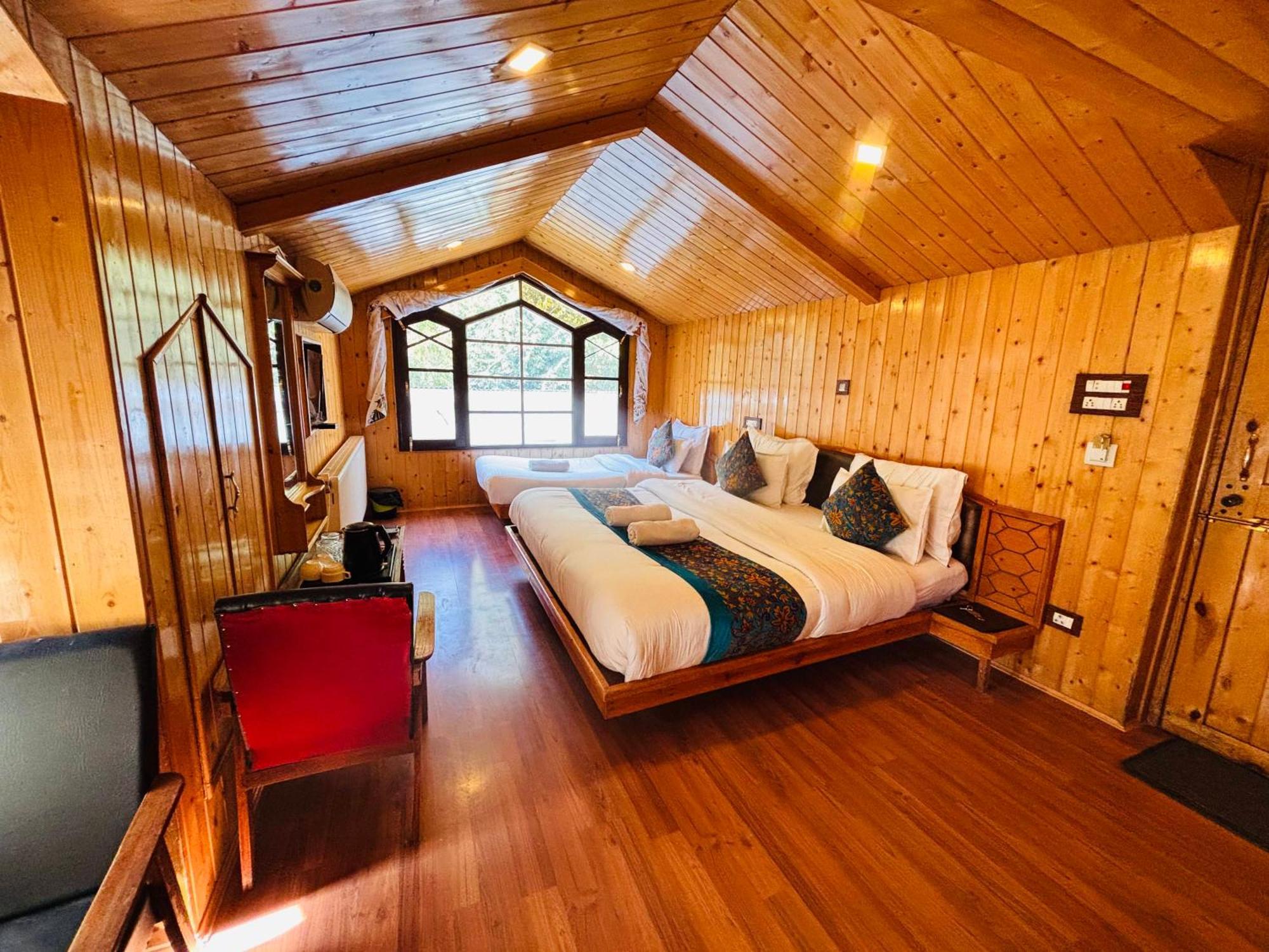 Bombay Palace Hotel Pahalgam Exterior photo